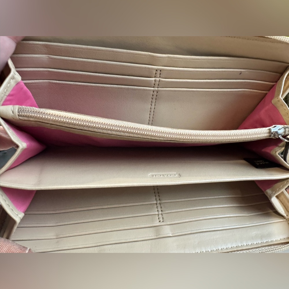 Coach Daisy 🌼 Patchwork Wallet Rare 💎 - Picture 5 of 7